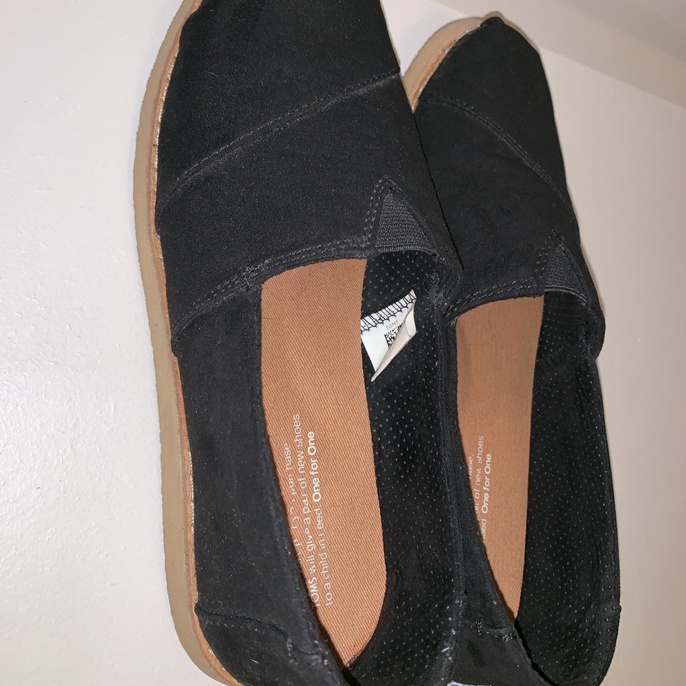 Black TOMS